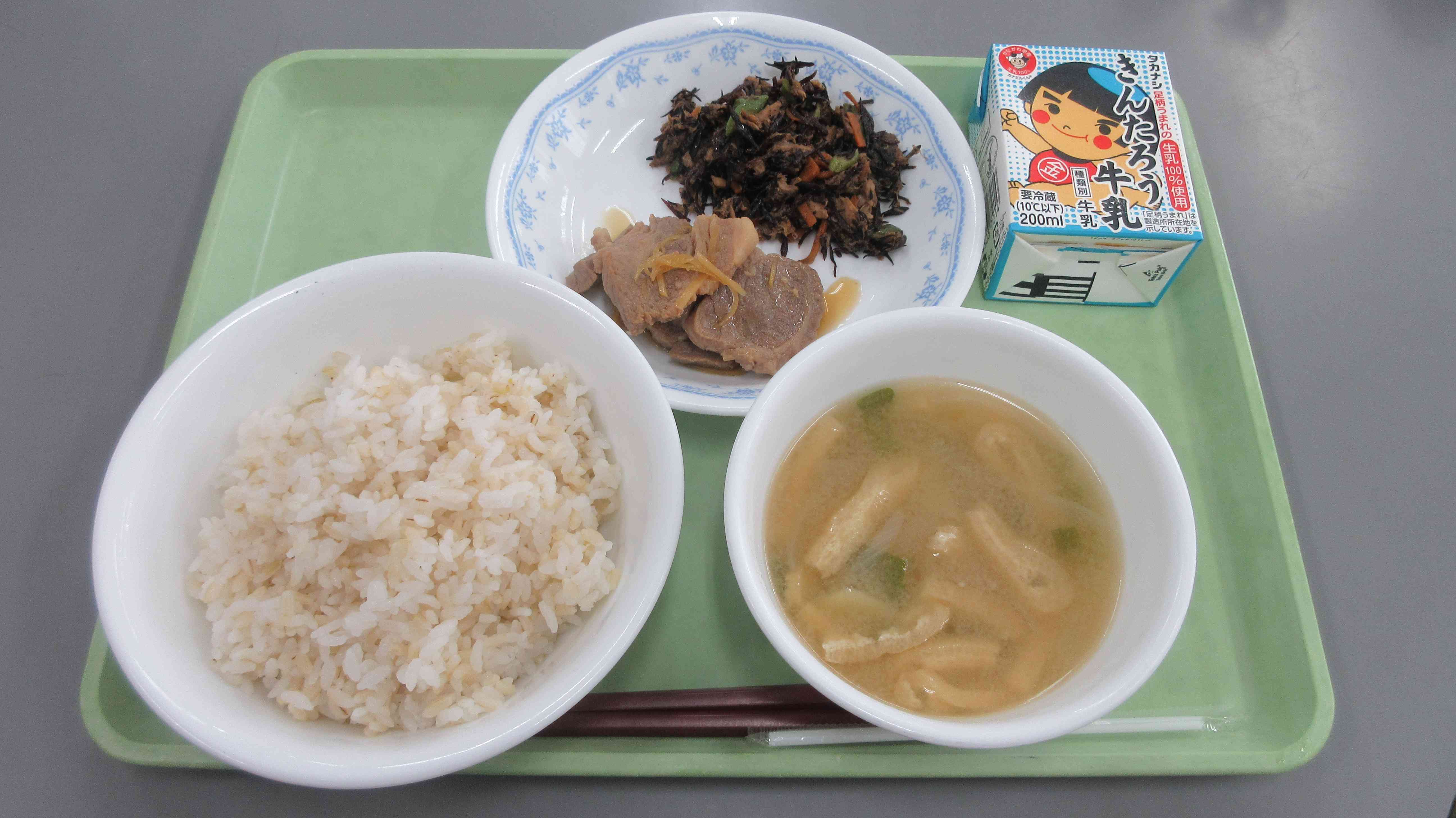 ６月４日給食の写真 (2)